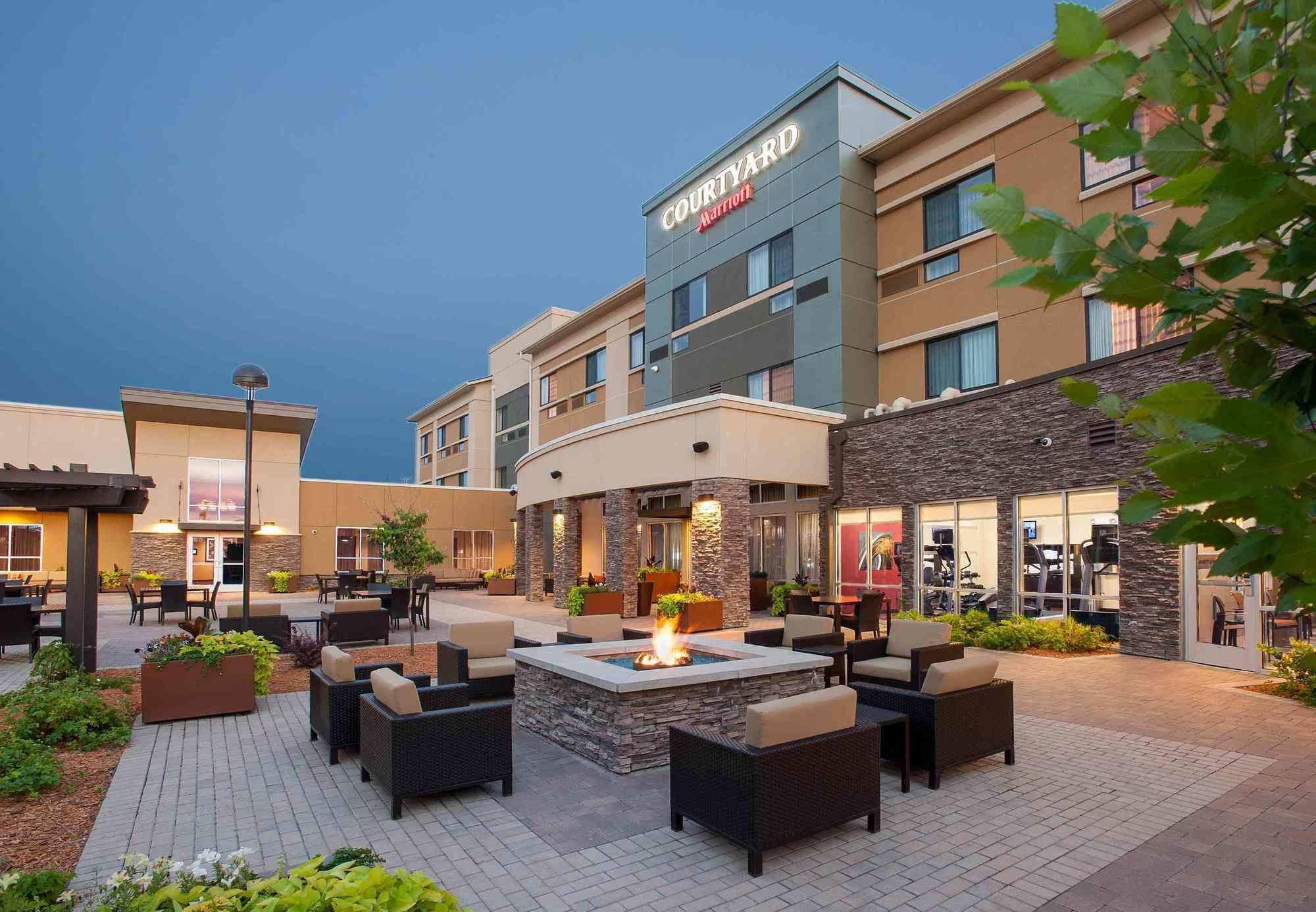 Courtyard Mankato Hotel & Event Center Екстериор снимка