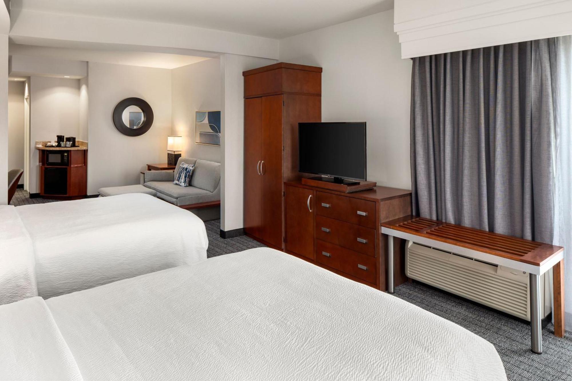 Courtyard Mankato Hotel & Event Center Екстериор снимка