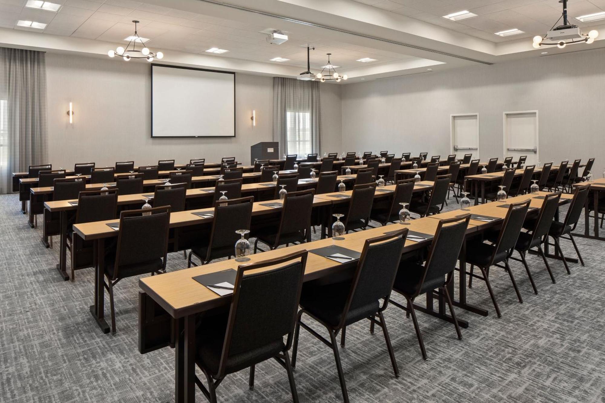 Courtyard Mankato Hotel & Event Center Екстериор снимка