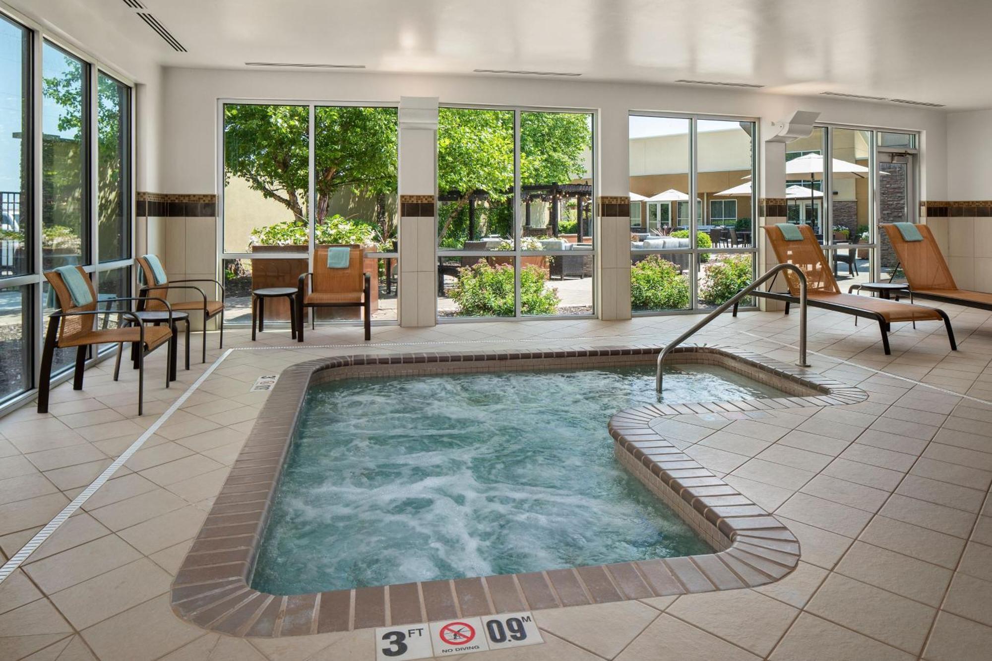 Courtyard Mankato Hotel & Event Center Екстериор снимка