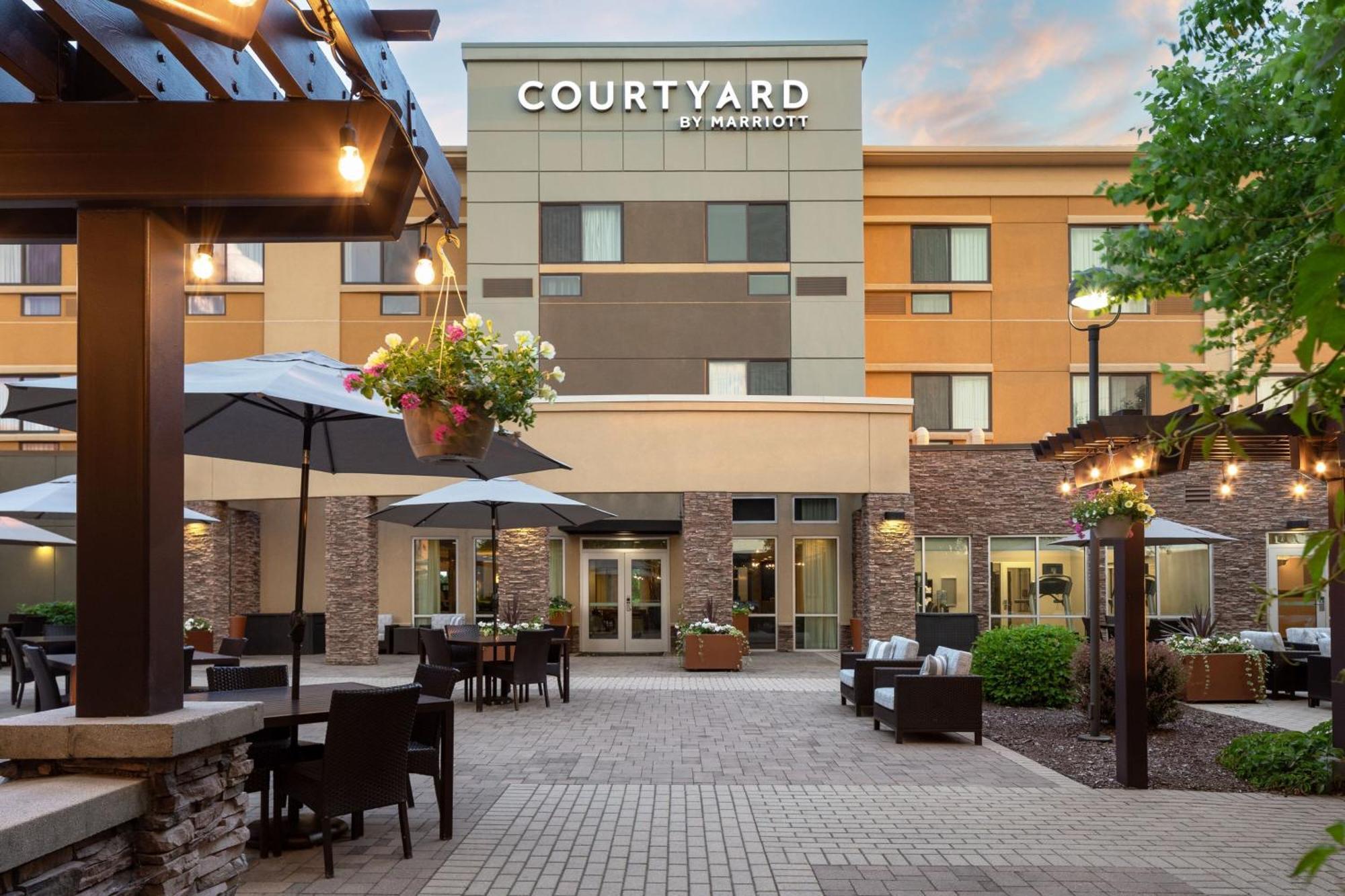 Courtyard Mankato Hotel & Event Center Екстериор снимка
