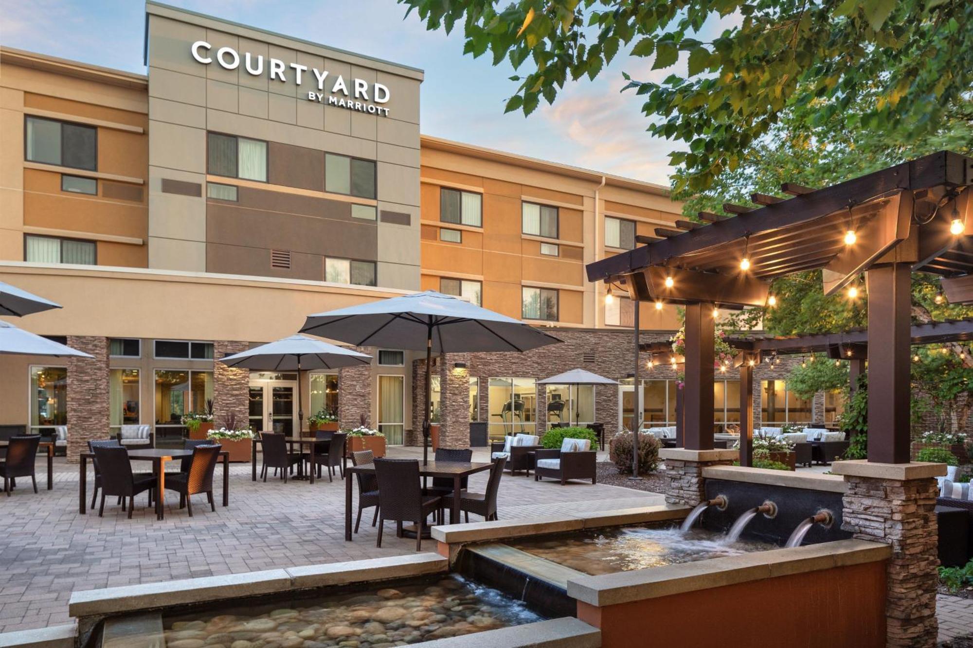 Courtyard Mankato Hotel & Event Center Екстериор снимка